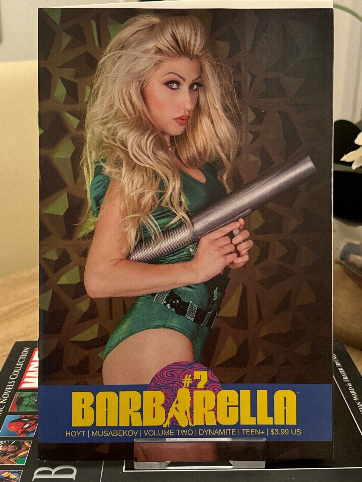 Barbarella Vol. 2 #7 (2022) - Cvr E Hollson Cosplay variant - Dynamite