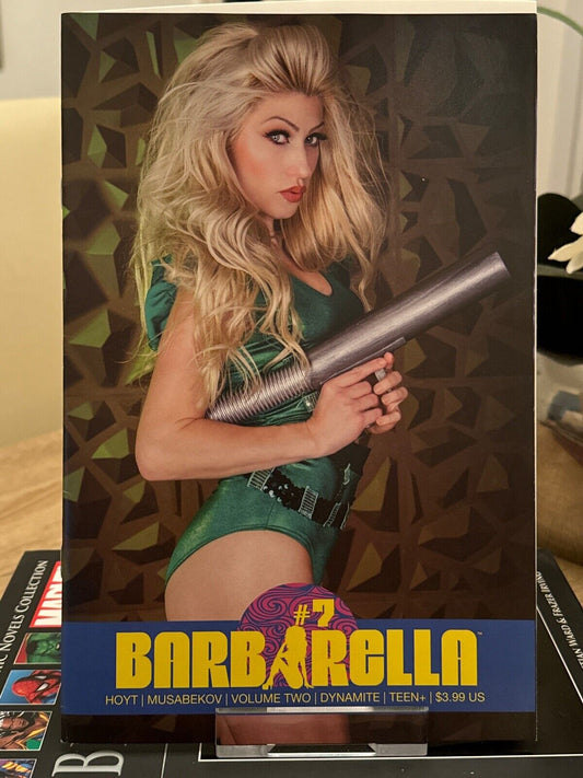 Barbarella Vol. 2 #7 (2022) - Cvr E Hollson Cosplay variant - Dynamite