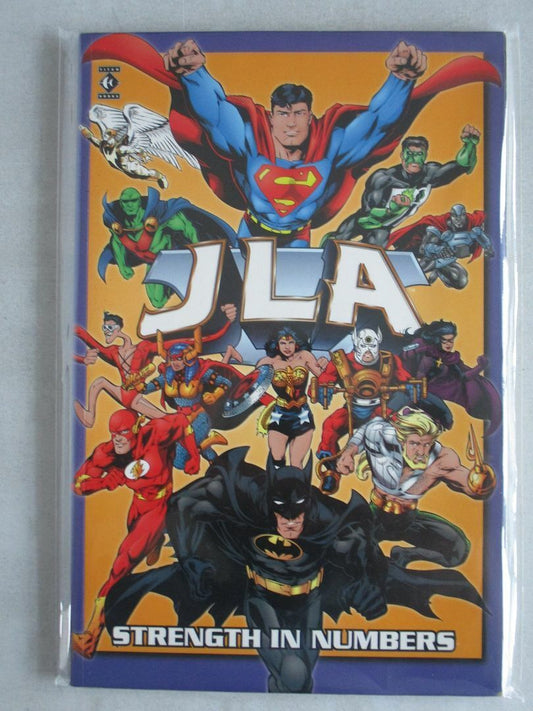 JLA - Strength in Numbers - Paperback