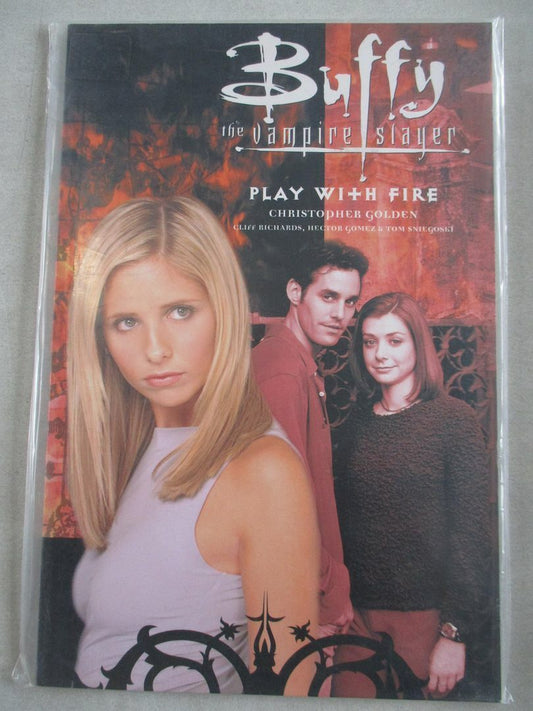 Buffy the Vampire Slayer - Play With Fire - Paperback